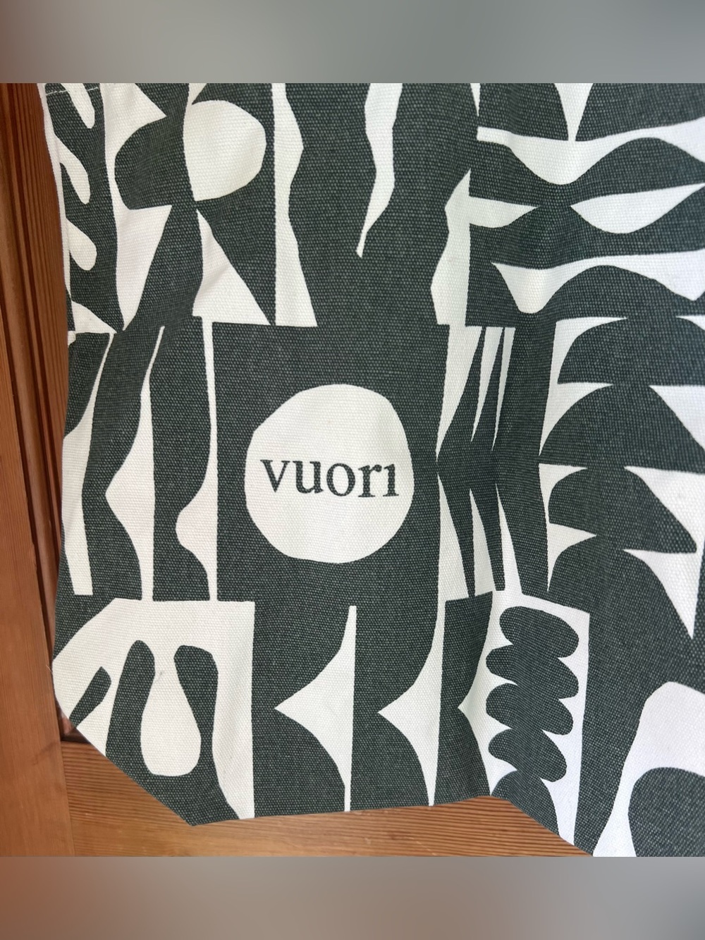 Vuori Cody Hudson Abstract Print Tote Bag - Picture 3 of 9